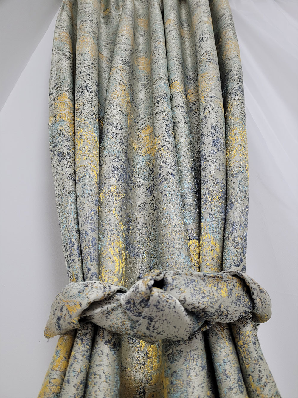 Draperie gri/galben cu model cromatic