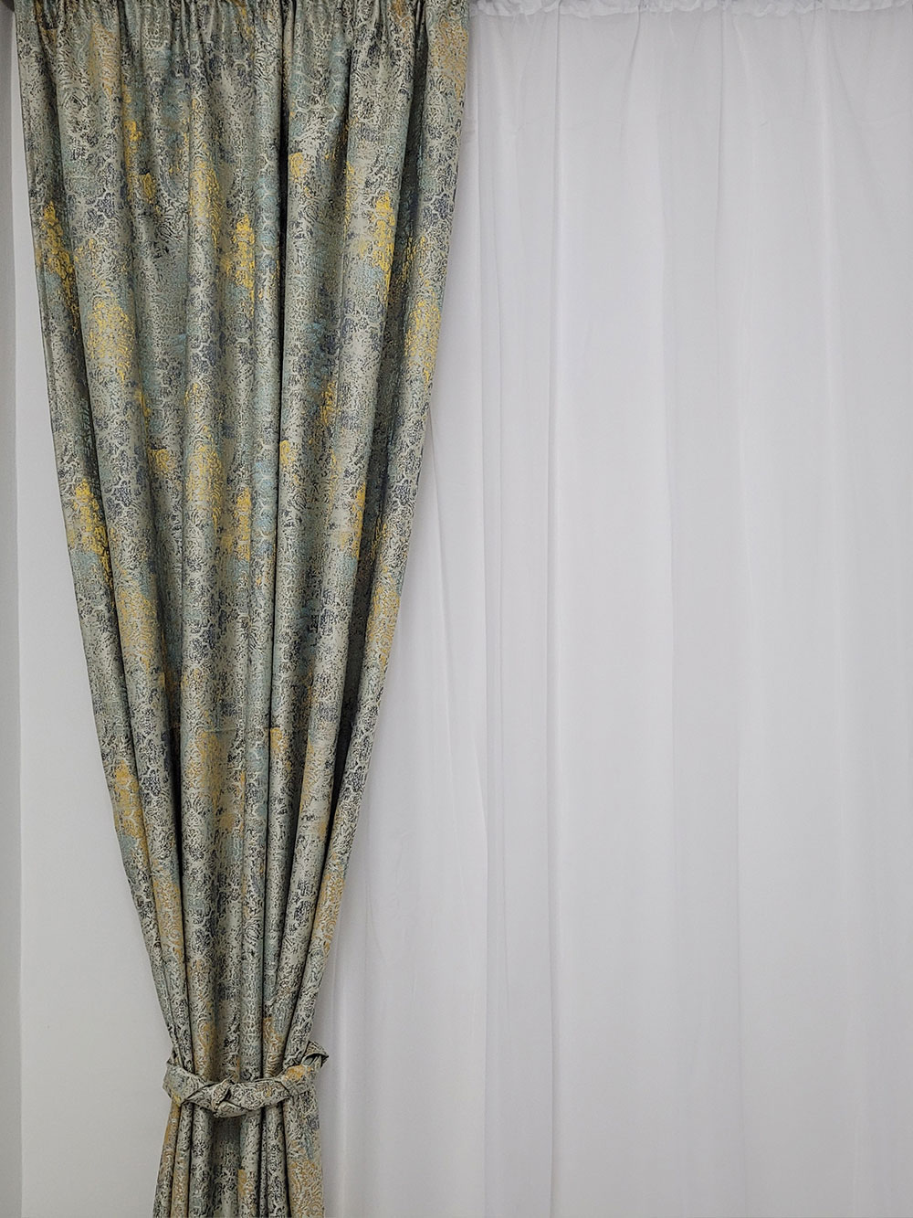 Draperie gri/galben cu model cromatic