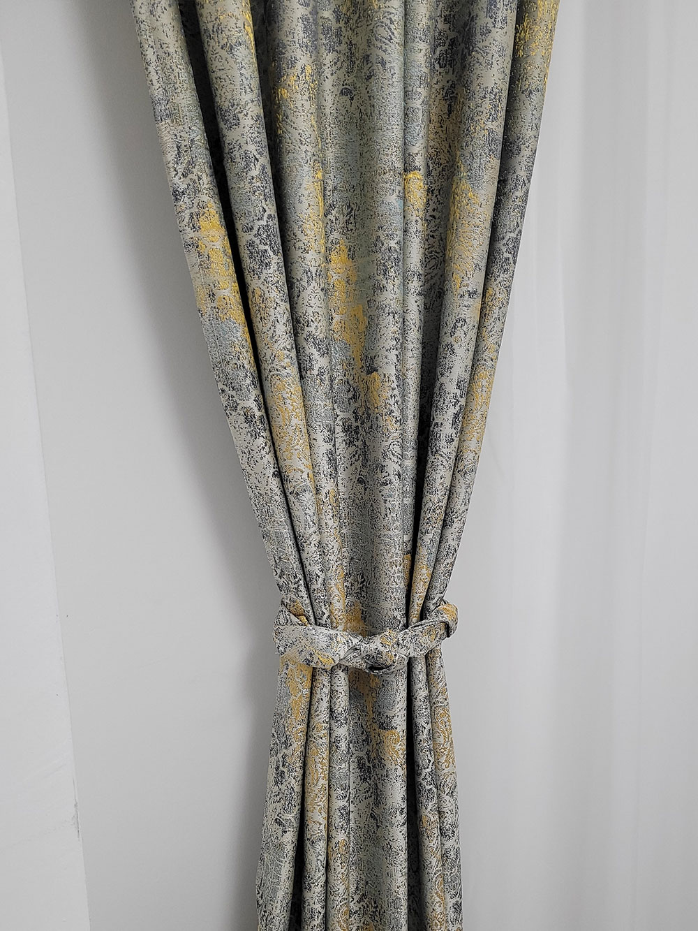 Draperie gri/galben cu model cromatic