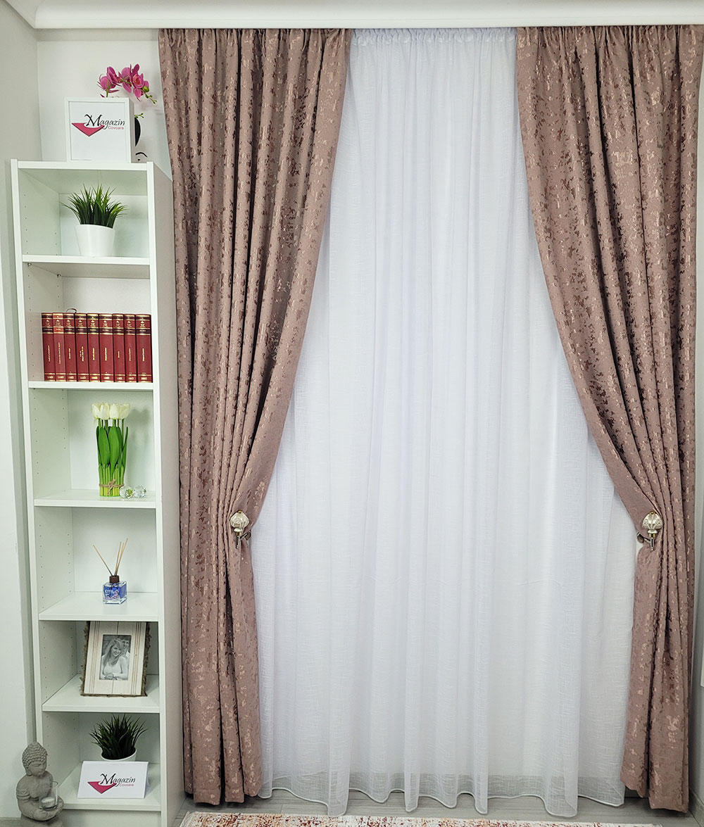 Draperie roz prafuit cromatic