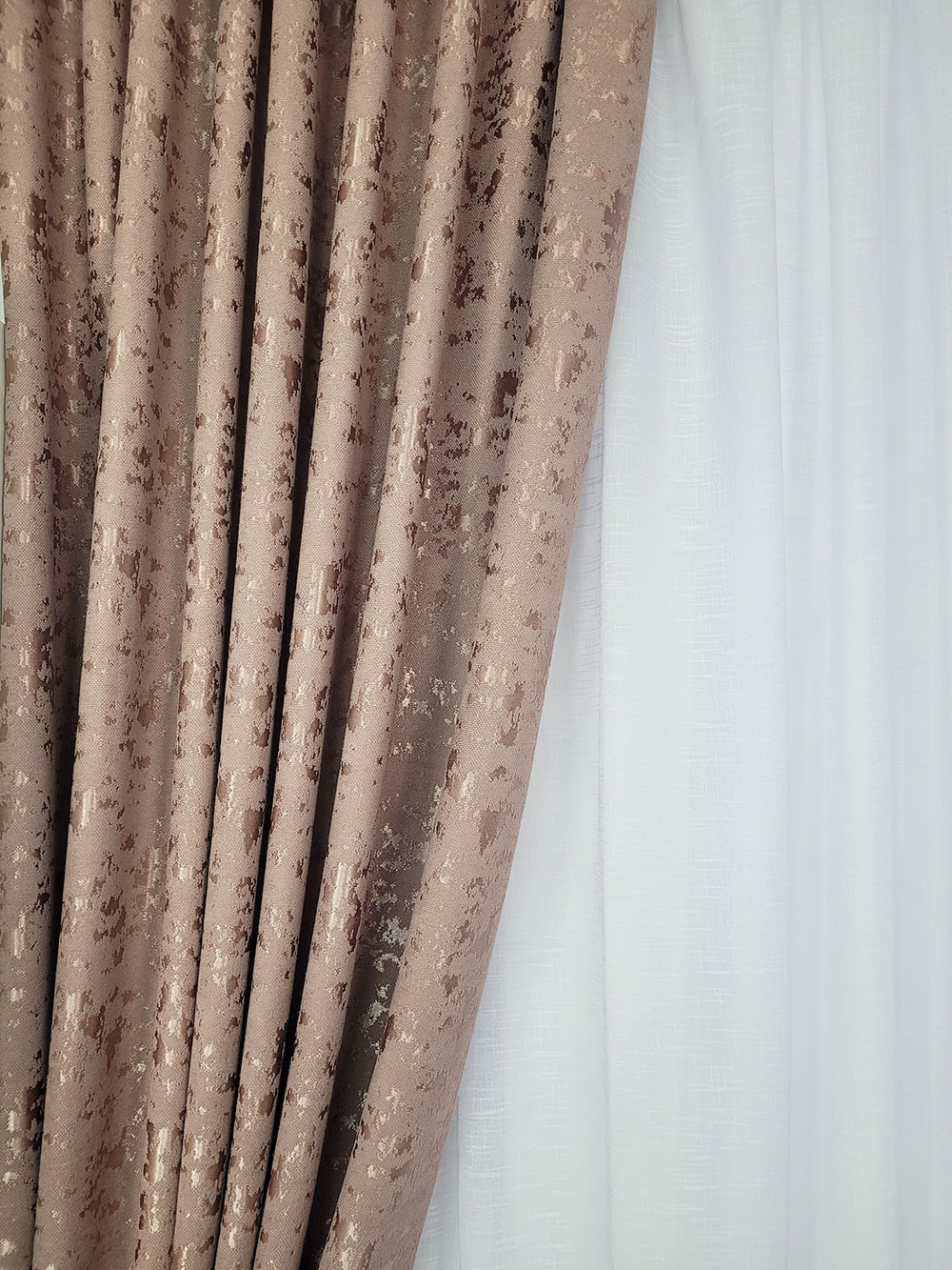 Draperie roz prafuit cromatic