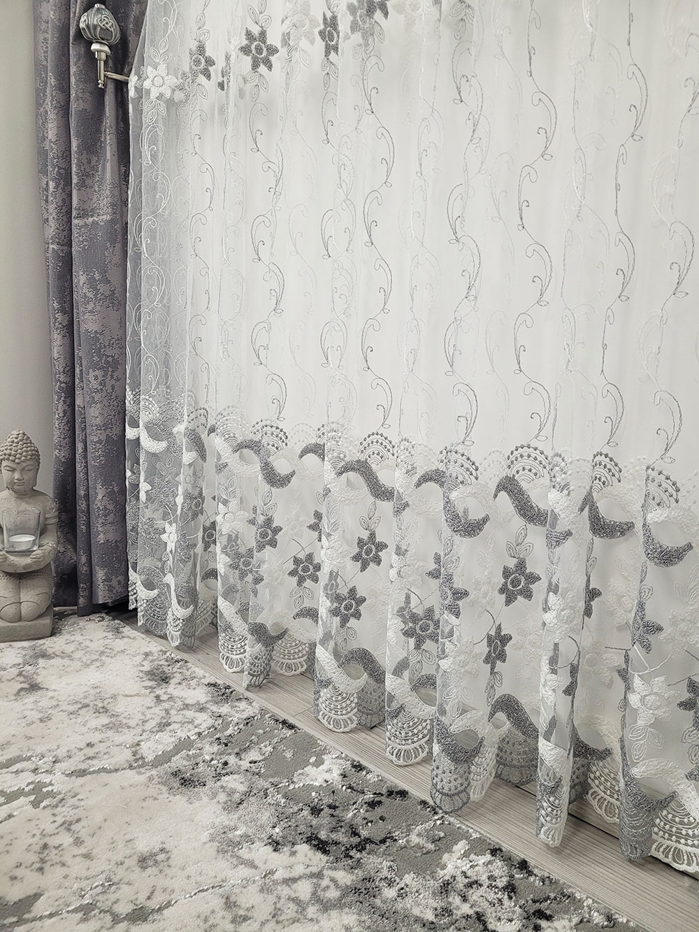 Perdea floricele albe/gri