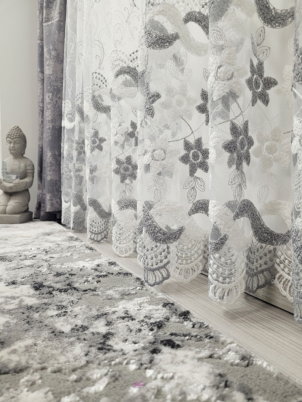 Perdea floricele albe/gri