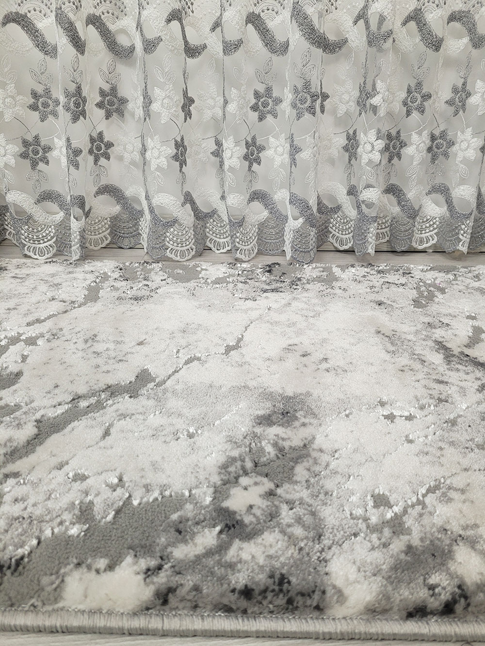 Perdea floricele albe/gri