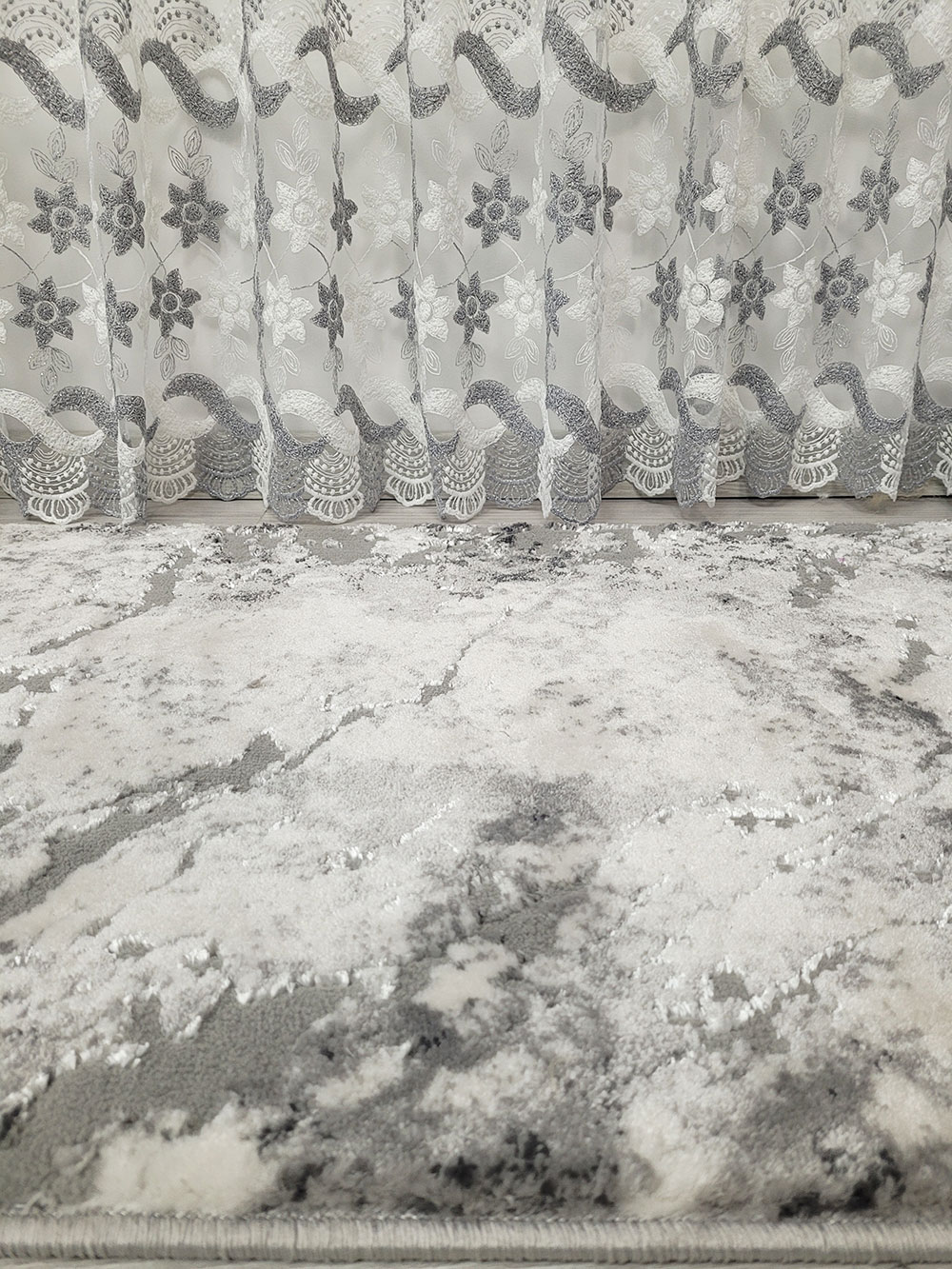 Perdea floricele albe/gri