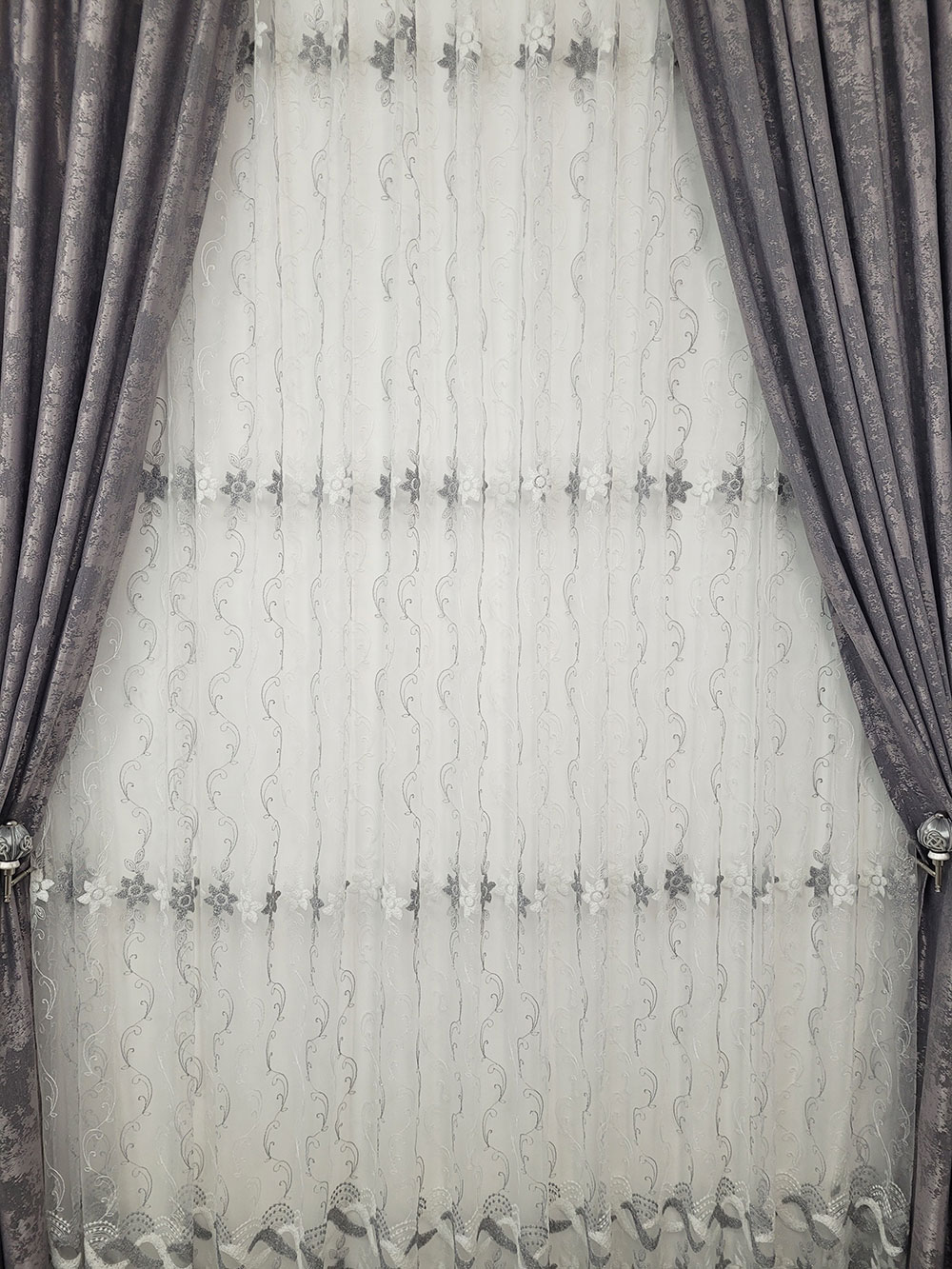 Perdea floricele albe/gri