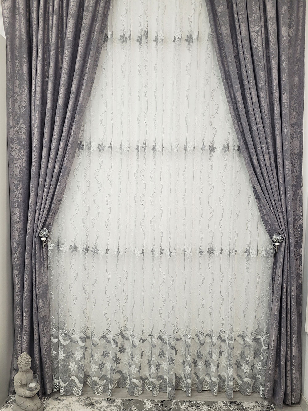 Perdea floricele albe/gri