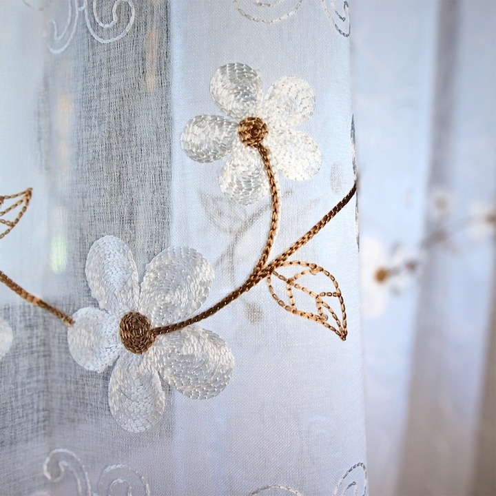 Perdea semi-transparenta din in, broderie florala